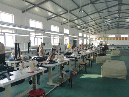 工作(zuo)服生産車間(jian)